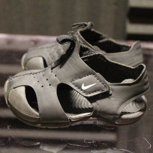 Size 4C Nike Sunray Protect 2 Sandals
